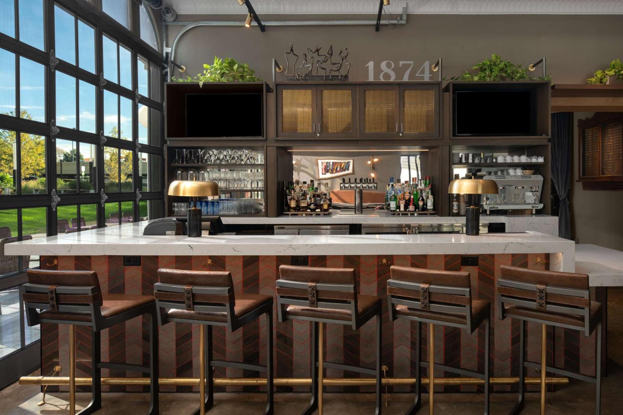 Hotel West & Main Conshohocken, Tapestry Collection Hilton Exteriör bild