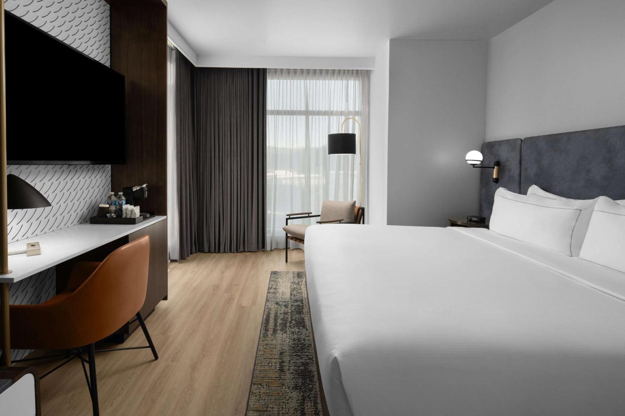 Hotel West & Main Conshohocken, Tapestry Collection Hilton Exteriör bild